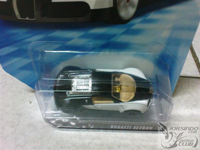 [開箱] Bugatti Veyron 消光藍+黑白配色2077|小老婆汽機車資訊網