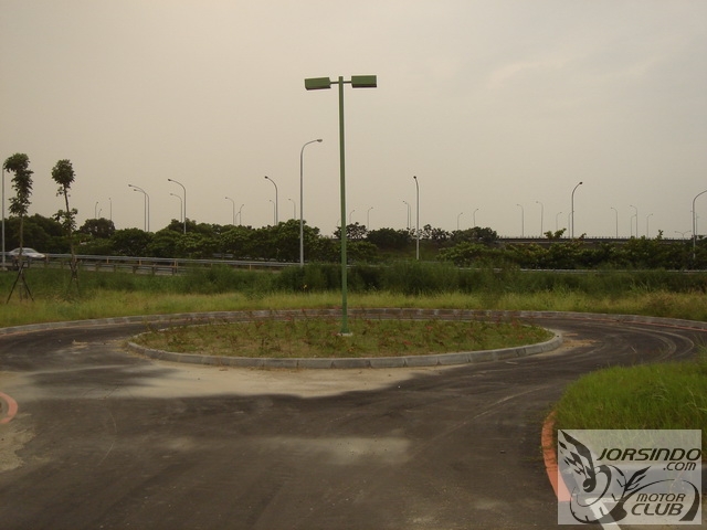 台南都會公園...偷偷溜進去1929|小老婆汽機車資訊網