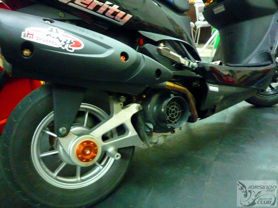 VJR110上繞管跟亂入的VJR1003087|小老婆汽機車資訊網