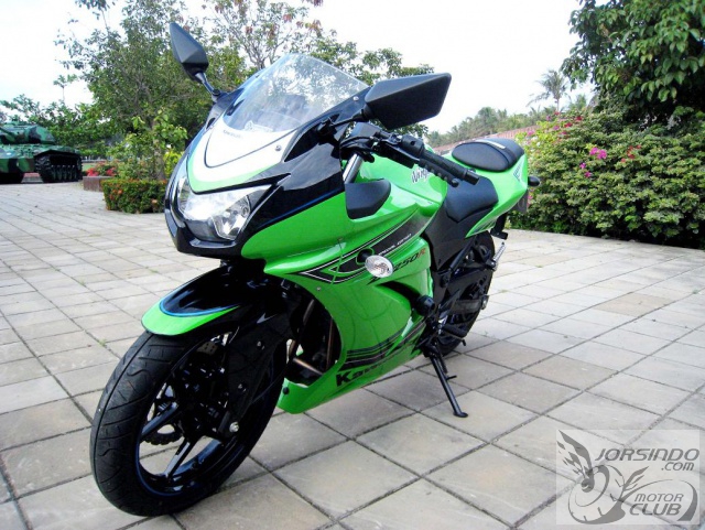 遲來的NINJA 250R 2012年式樣黑綠忍開箱分享~!