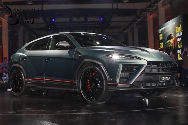 封面"812PS插電休旅蠻牛，1,388萬起！Lamborghini