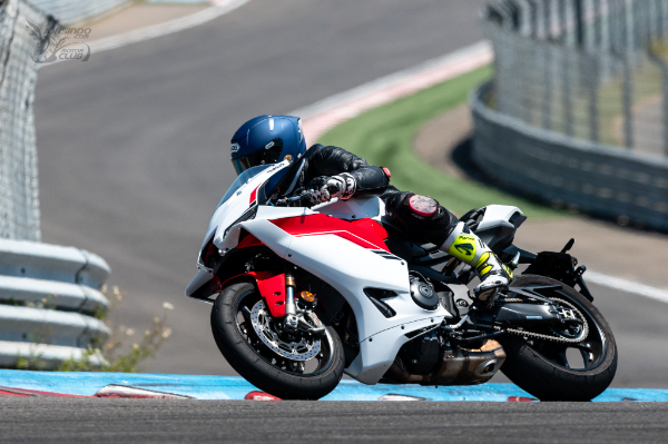 封面"YAMAHA