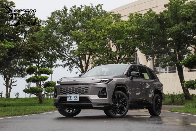 封面"329PS輸出、135km純電續航力！Toyota