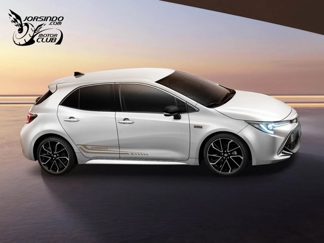 封面"專屬紀念徽飾，96.9萬！Toyota