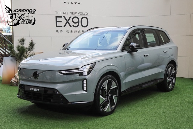 封面"三車型，295萬元起！Volvo純電休旅旗艦EX90抵台上市"
